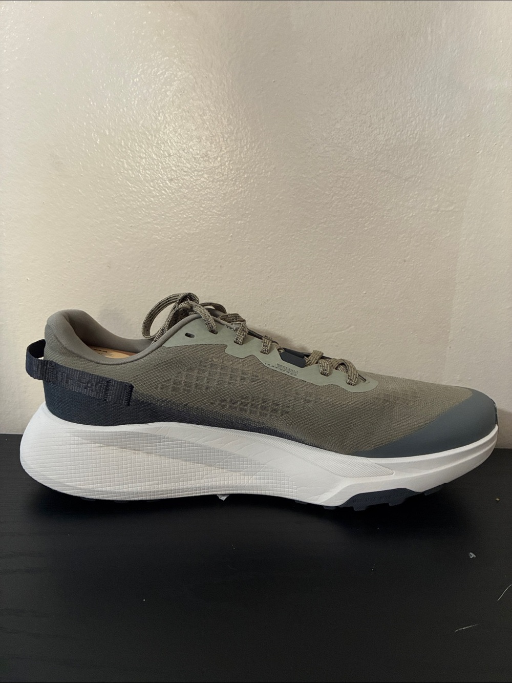 The North Face Altamesa 300 trail running shoes in a clay grey color size 11.5 - Picture 2 of 8